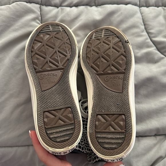 BLACK AND WHITE SPOTTED CONVERSE - Picture 2 of 4